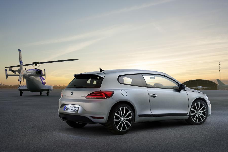  Volkswagen Scirocco 2.0 TSI 2014 года  (фото 4 из 9)